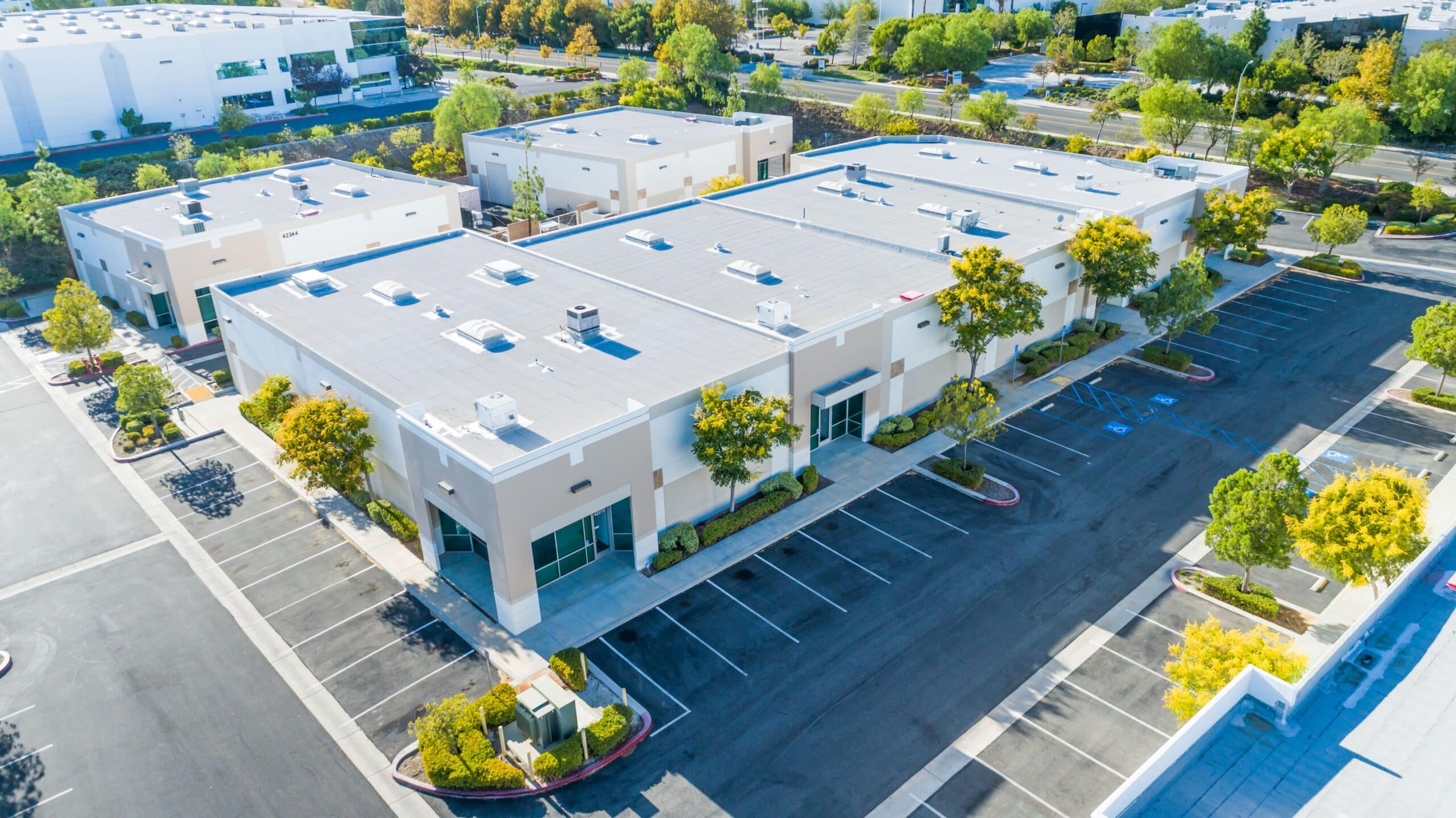 commercial building, commercial real estate, commercial real estate loans, CRE loans, CRE, commercial real estate basics, commercial lending, local commercial lender